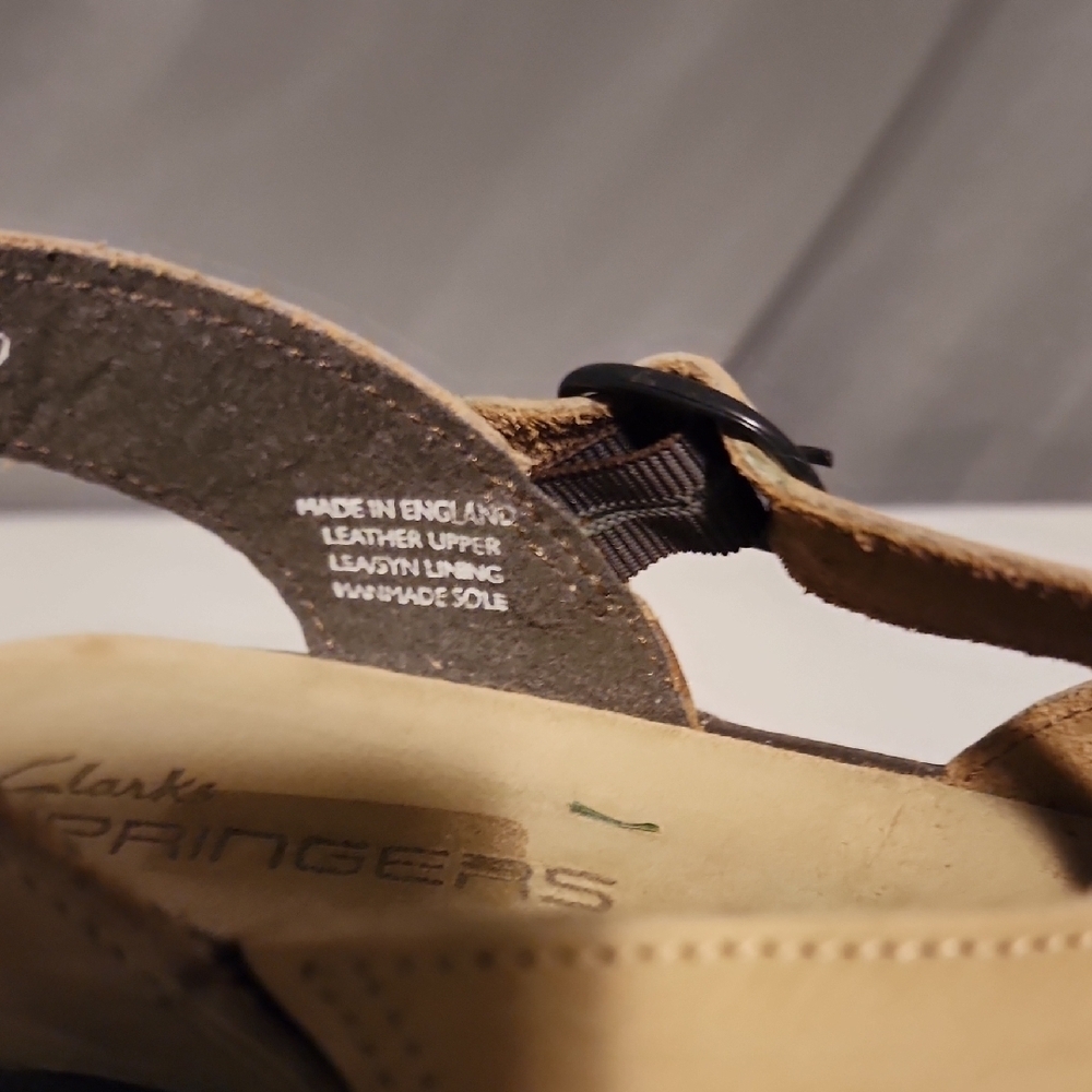 Clarks Women's Tan Cross-Strap Sandals - Picture 3 of 9
